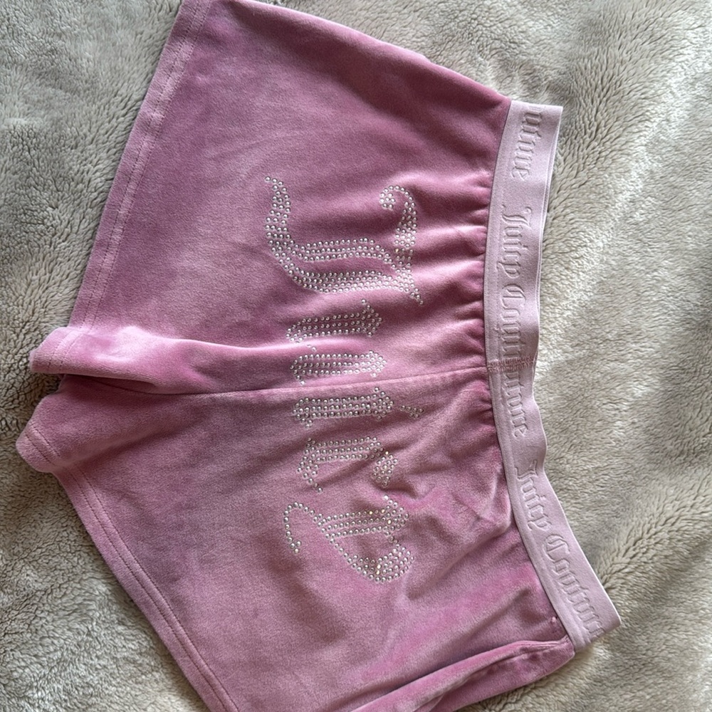 Juicy shorts size M